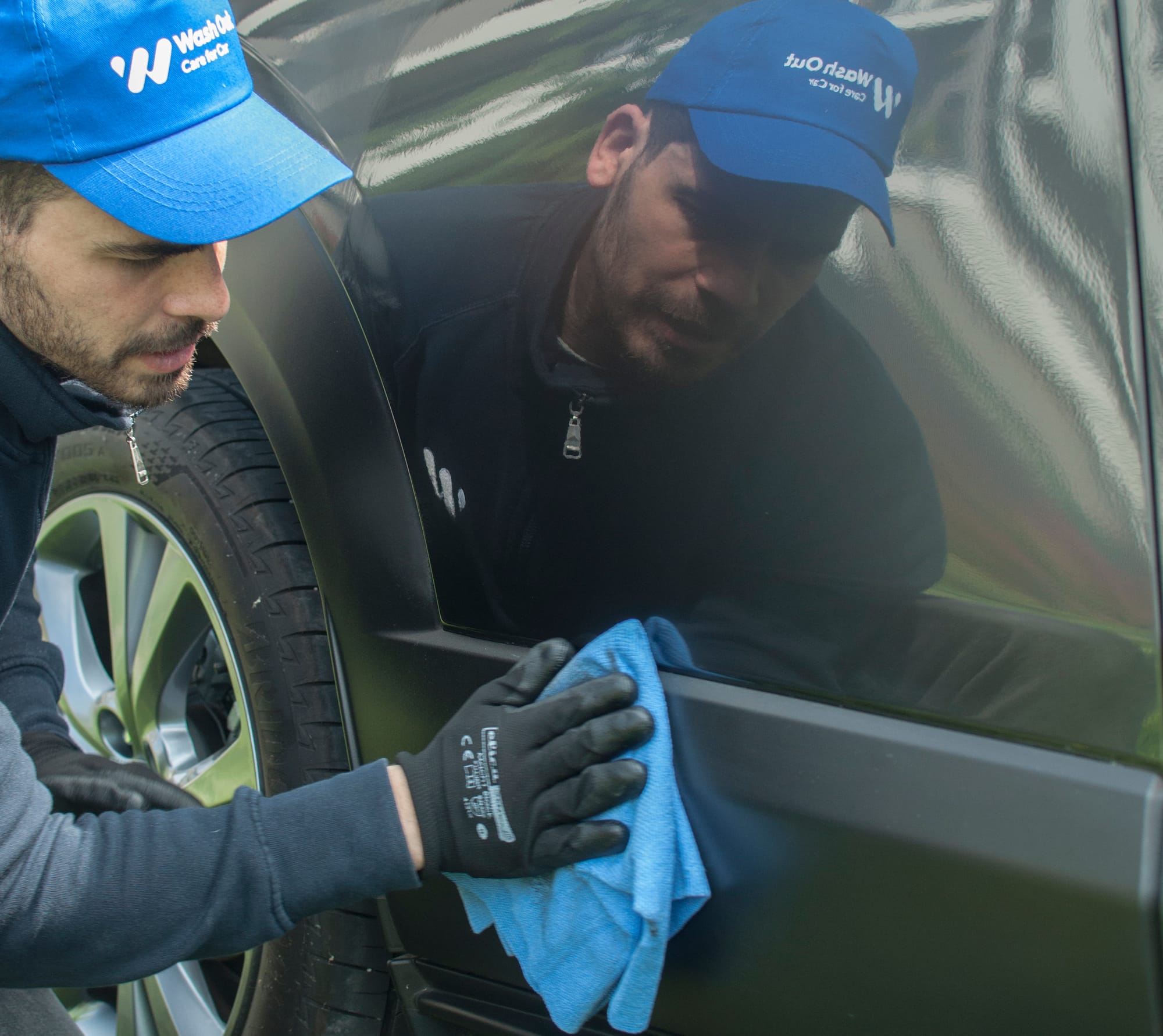 Lavaggio auto a mano con il Washer di Wash Out